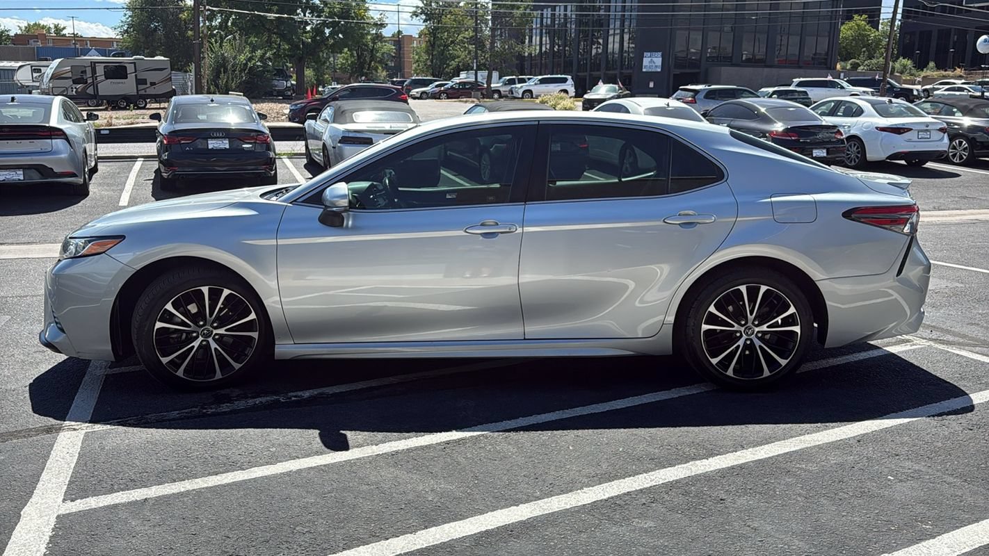 Used 2018 Toyota Camry SE w/ Convenience Package FWD image 6