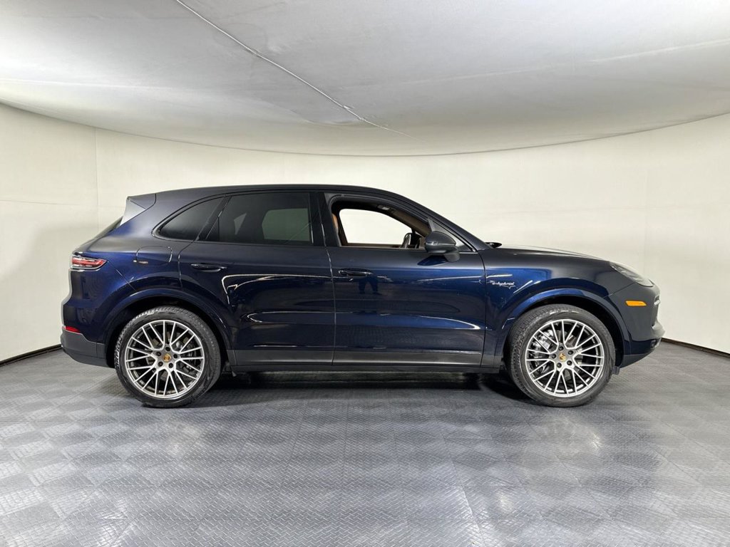Certified 2023 Porsche Cayenne Platinum Edition AWD/4WD image 8