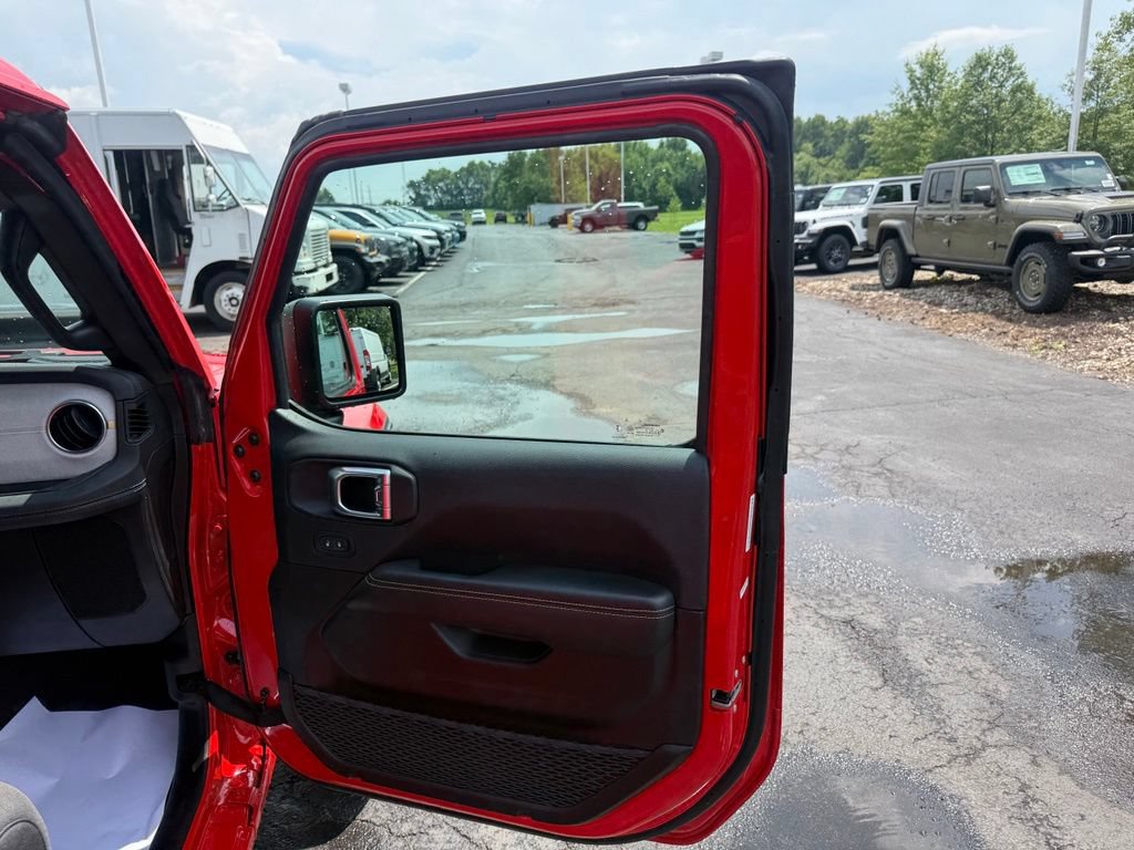 Used 2025 Jeep Wrangler Unlimited Sahara w/ Safety Group AWD/4WD image 56