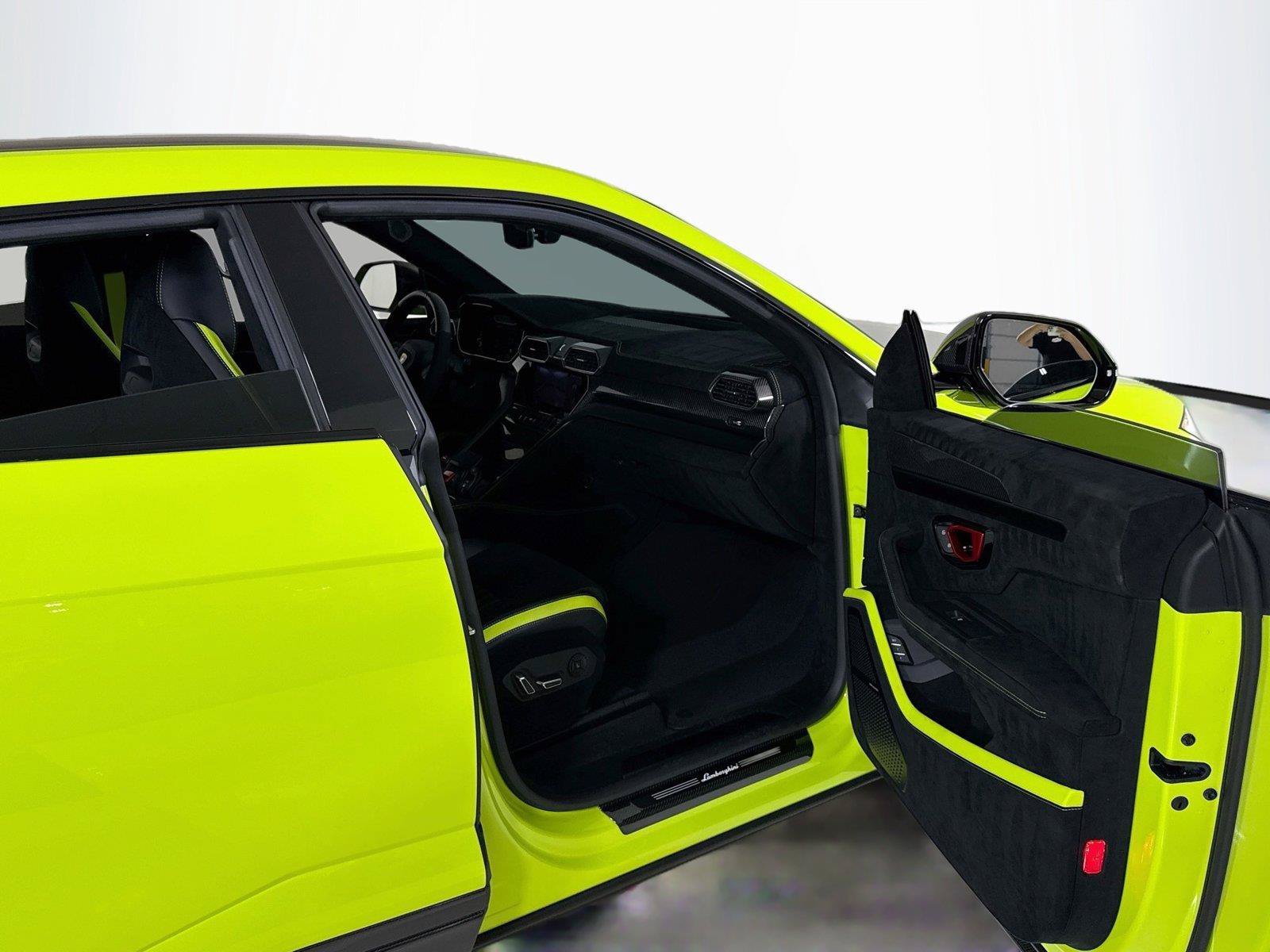 Used 2024 Lamborghini Urus Performante AWD/4WD image 31