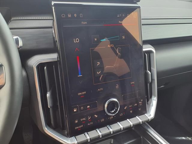 Used 2025 GMC Acadia Elevation image 13