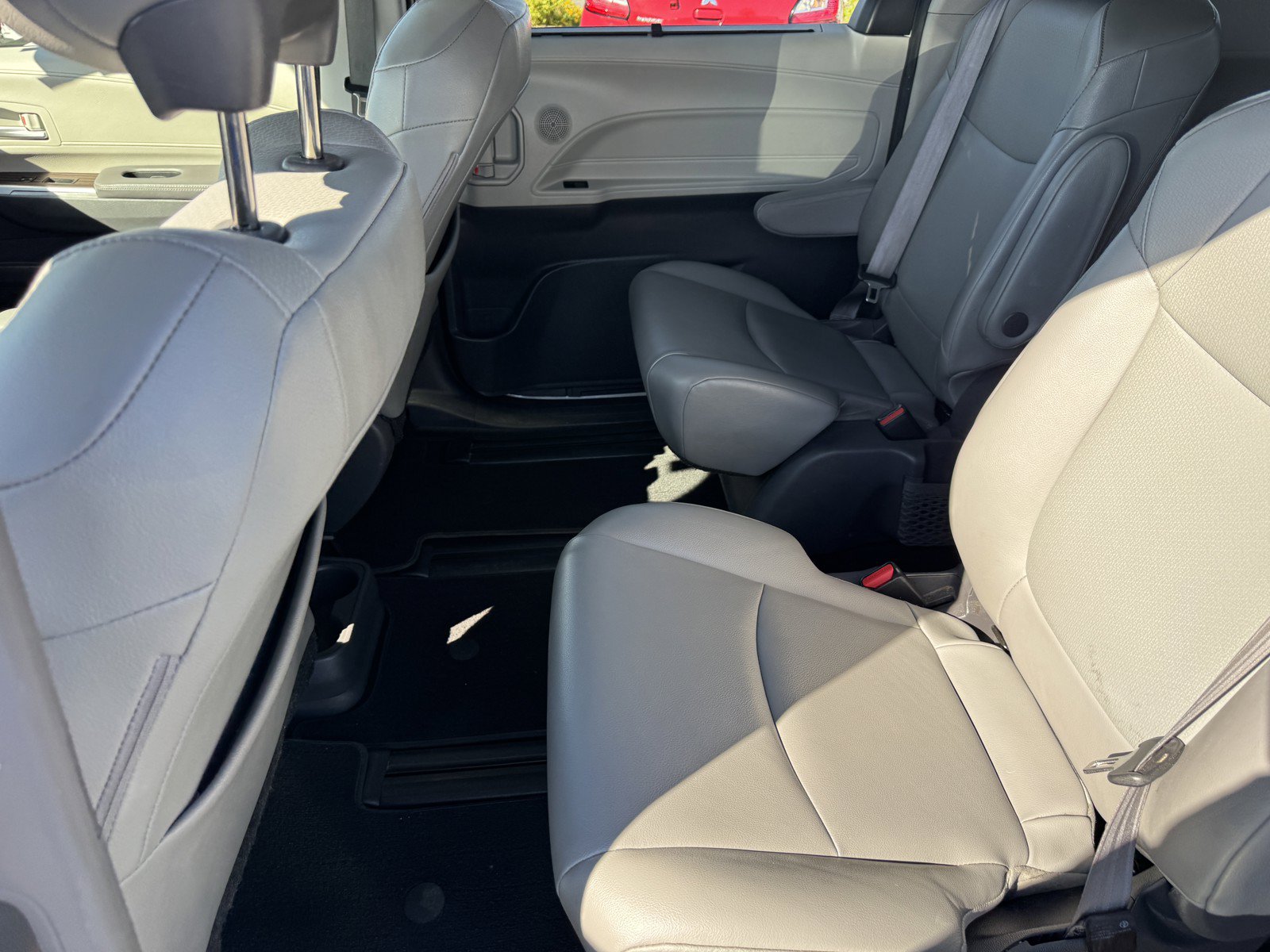 Used 2021 Toyota Sienna XLE w/ XLE Plus Package AWD/4WD image 13