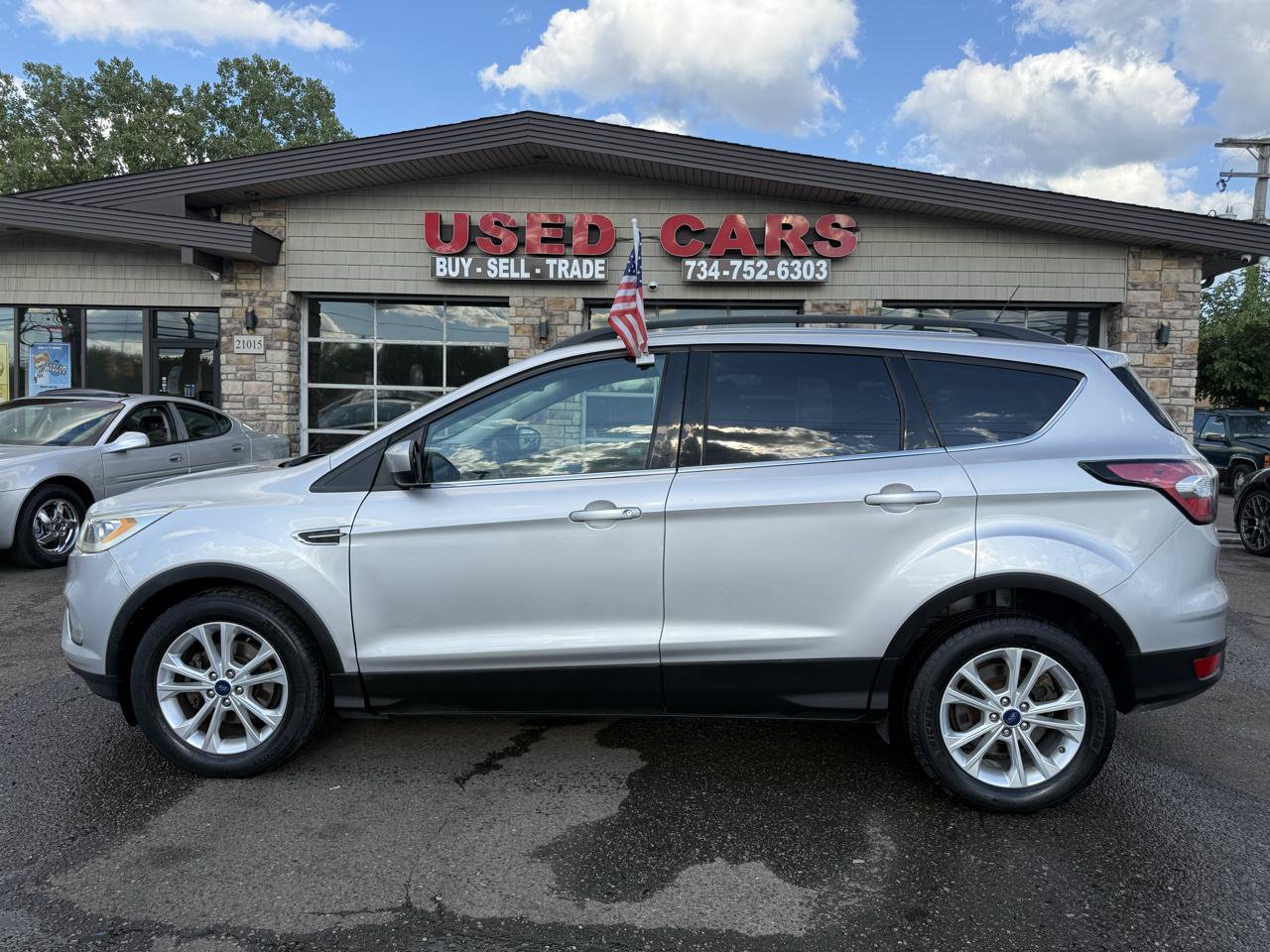 Used 2017 Ford Escape SE w/ SE Leather Comfort Package FWD image 9