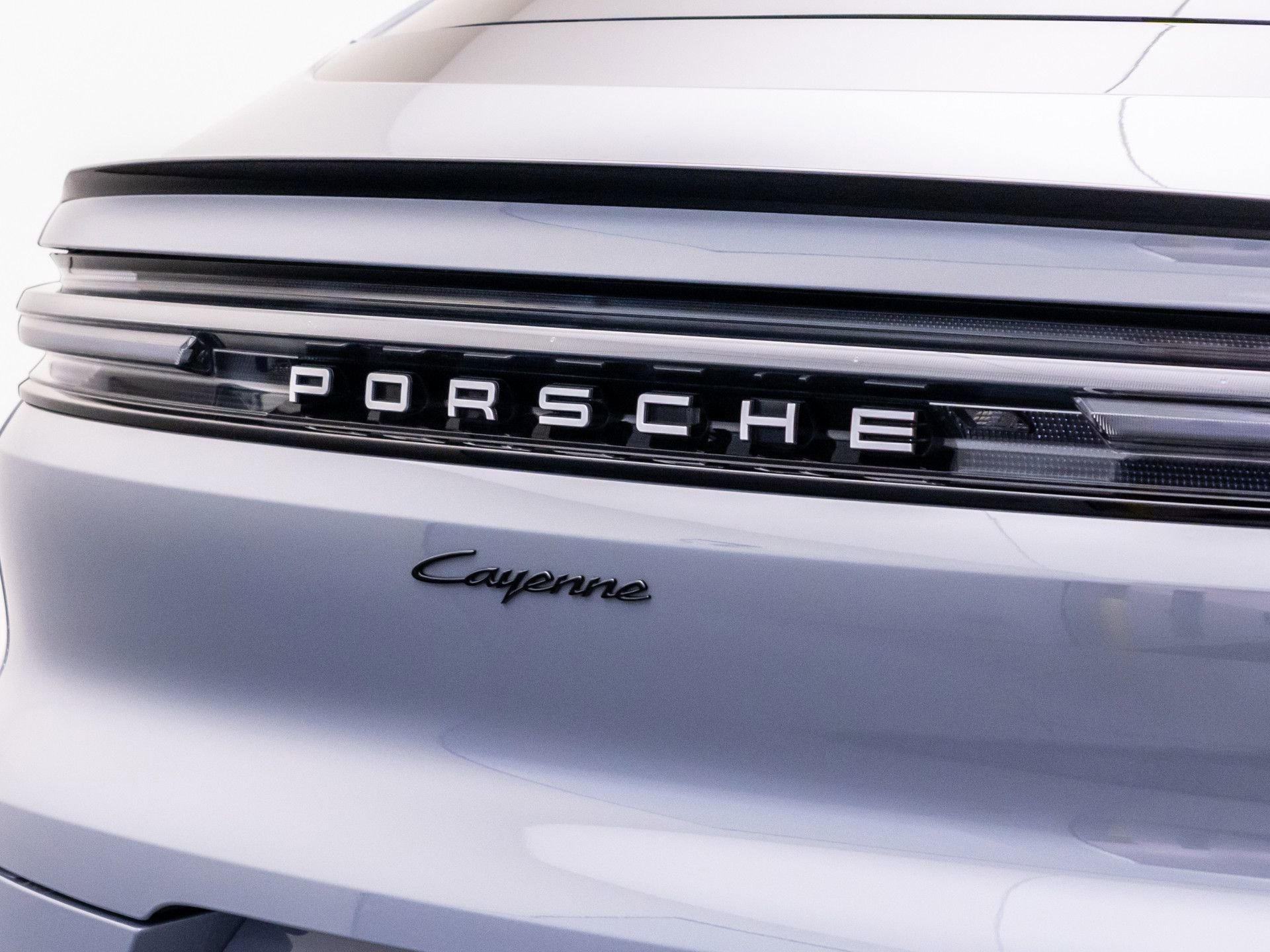 Certified 2025 Porsche Cayenne Coupe AWD/4WD image 35