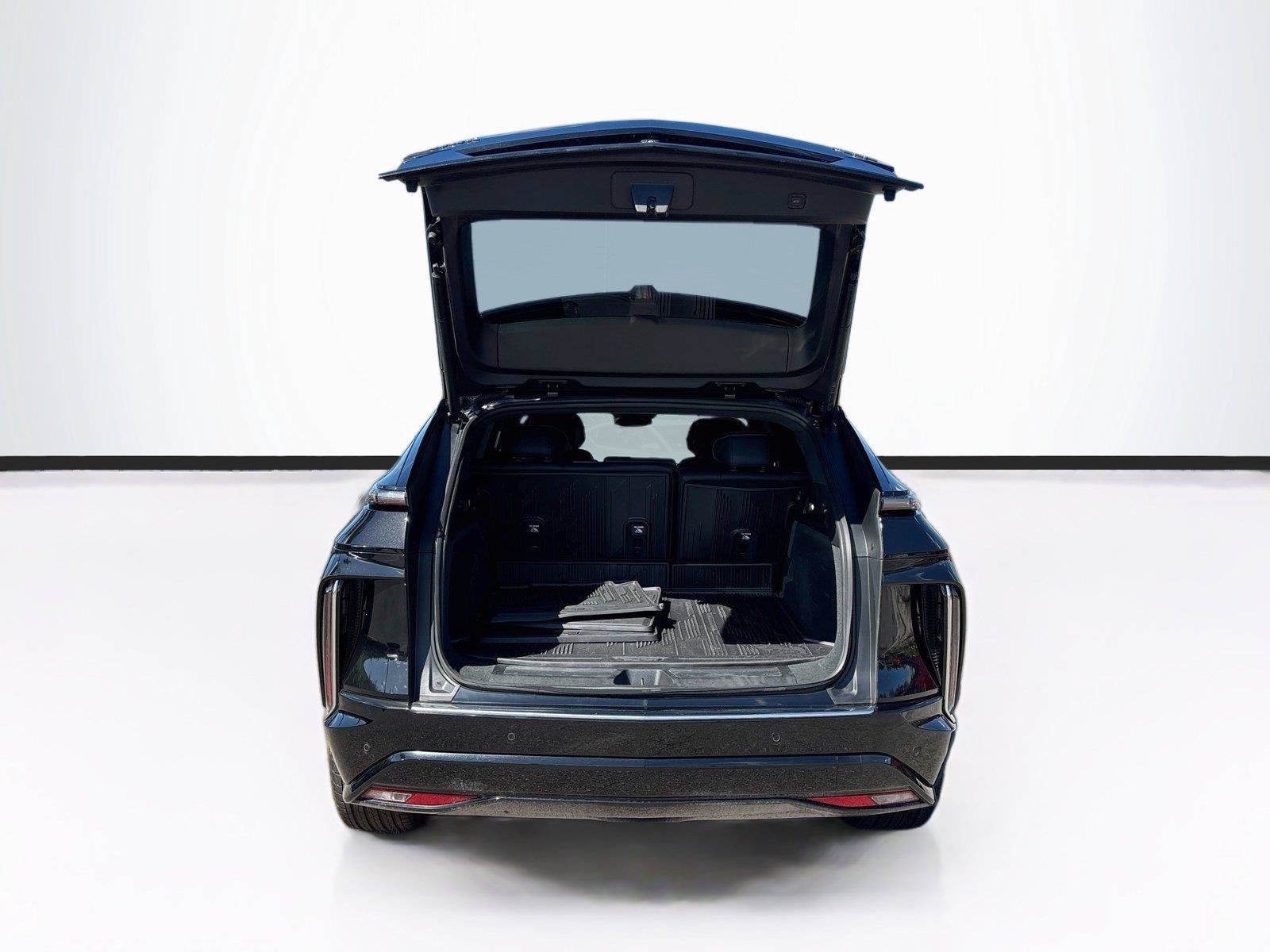 Used 2024 Cadillac Lyriq Luxury RWD image 26