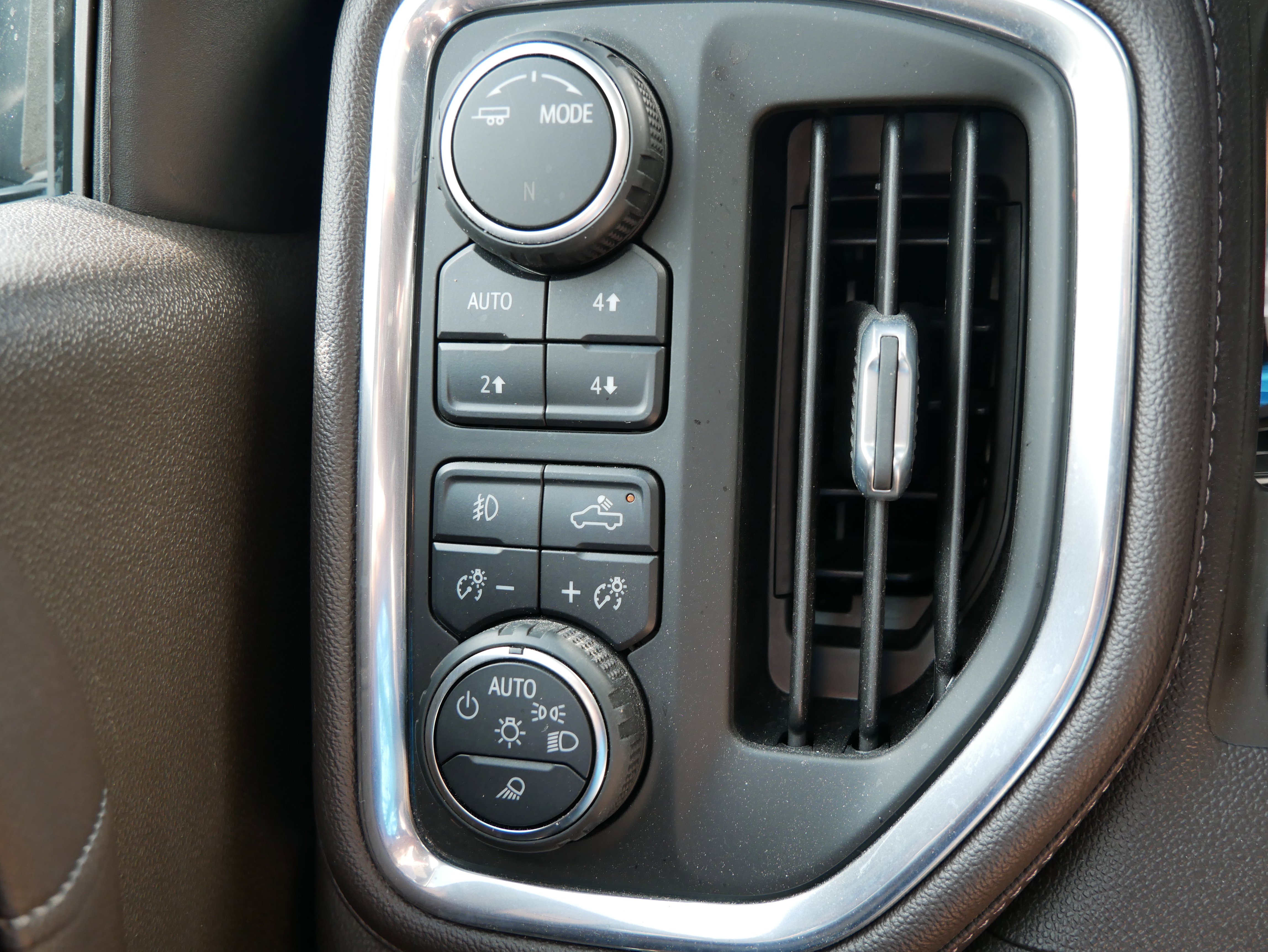 Used 2020 Chevrolet Silverado 1500 LTZ w/ LTZ Premium Package image 16