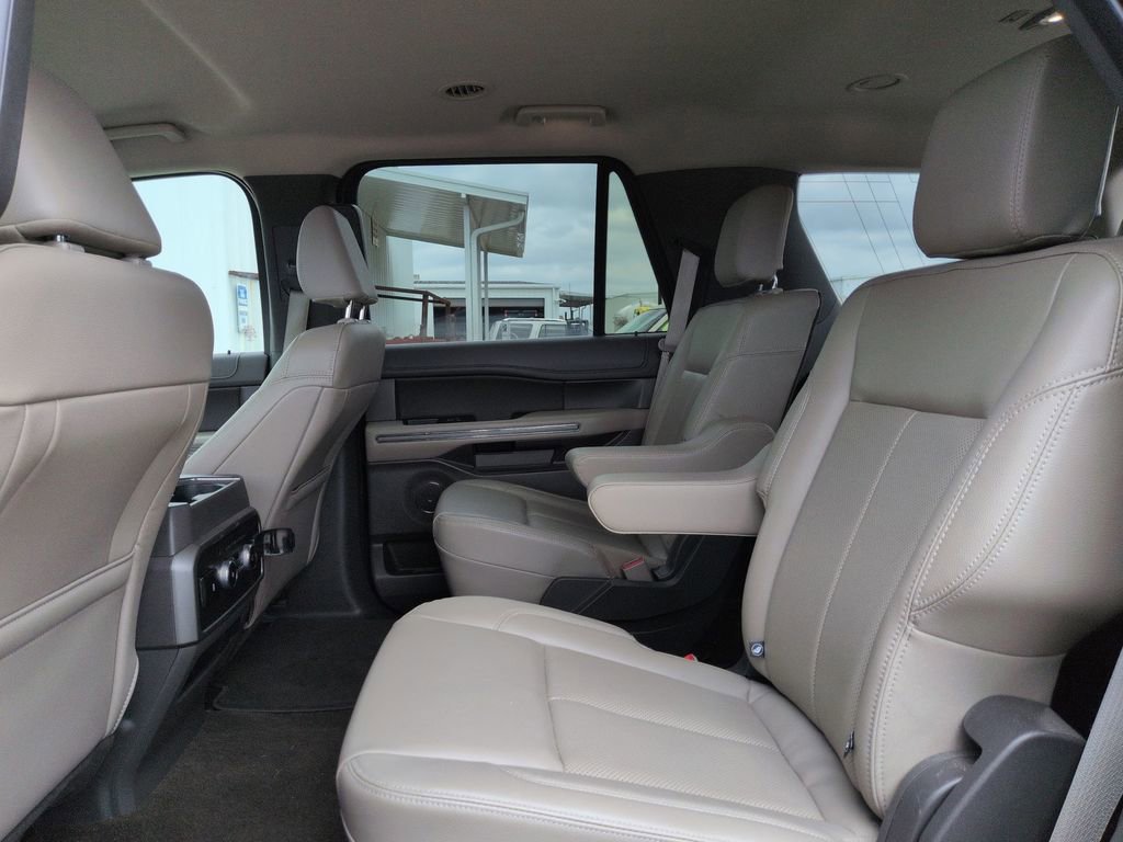 Used 2021 Ford Expedition XLT image 23