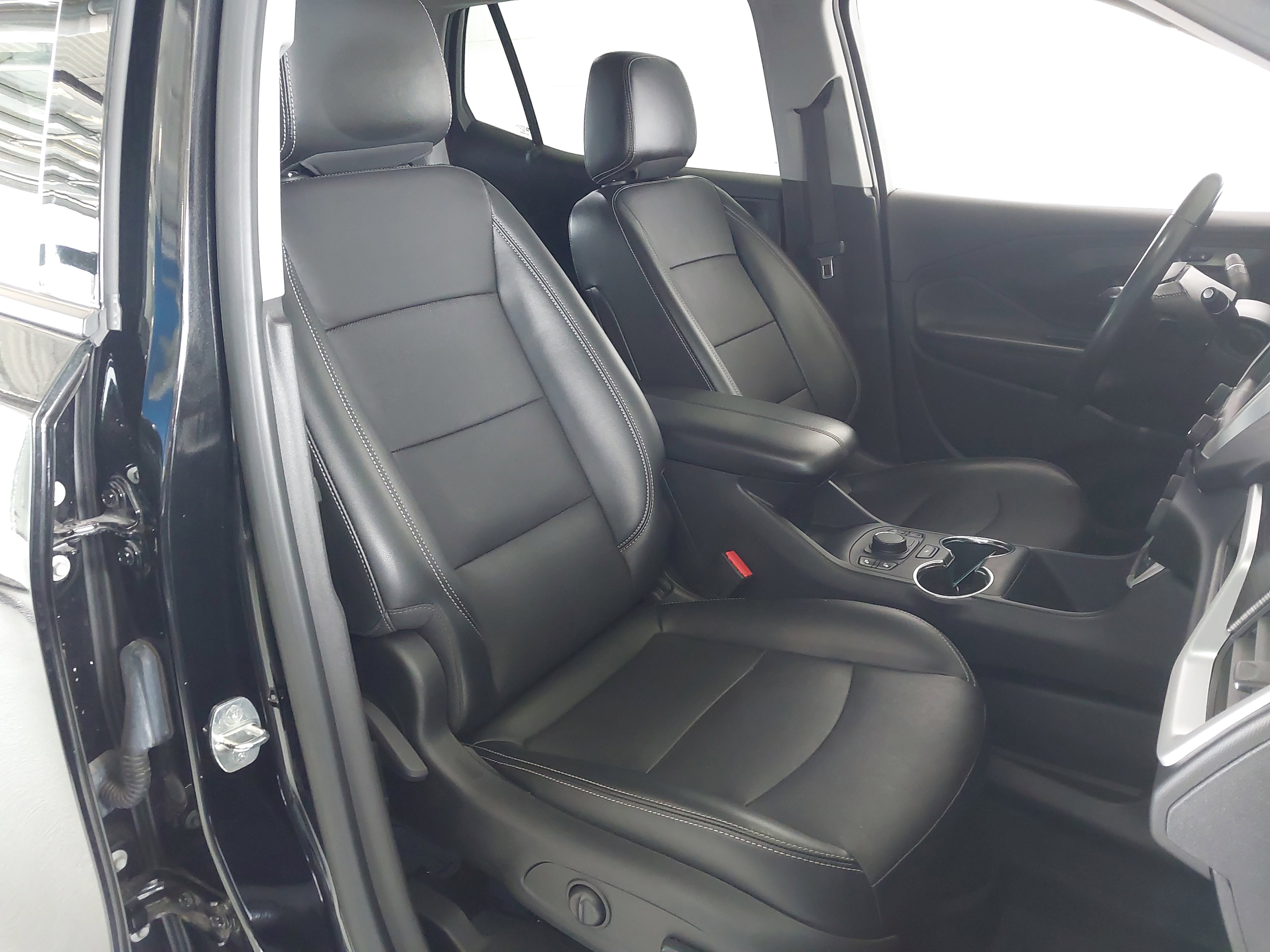 Used 2022 GMC Terrain SLT w/ Tech Package image 28