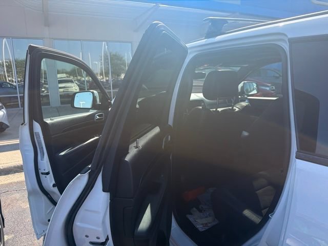 Used 2019 Jeep Grand Cherokee Altitude AWD/4WD image 7