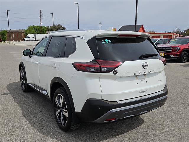Used 2023 Nissan Rogue SL w/ SL Premium Package image 3
