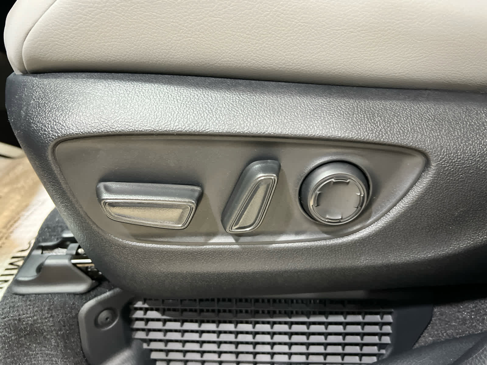 New 2026 Toyota Sienna XLE image 18