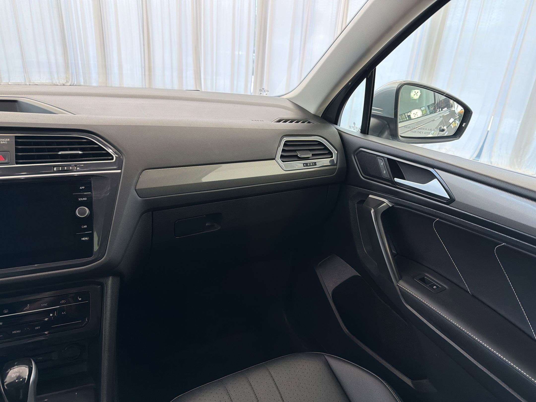 Used 2024 Volkswagen Tiguan SE AWD/4WD image 27