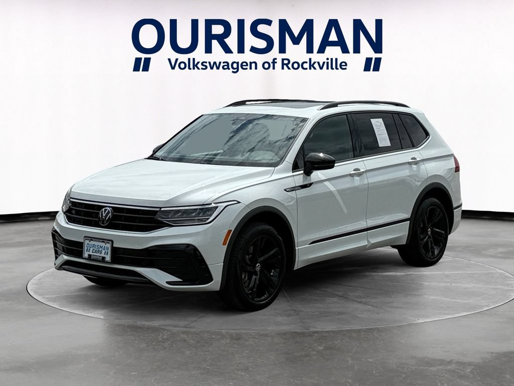 Used 2024 Volkswagen Tiguan SE R-Line AWD/4WD image 2