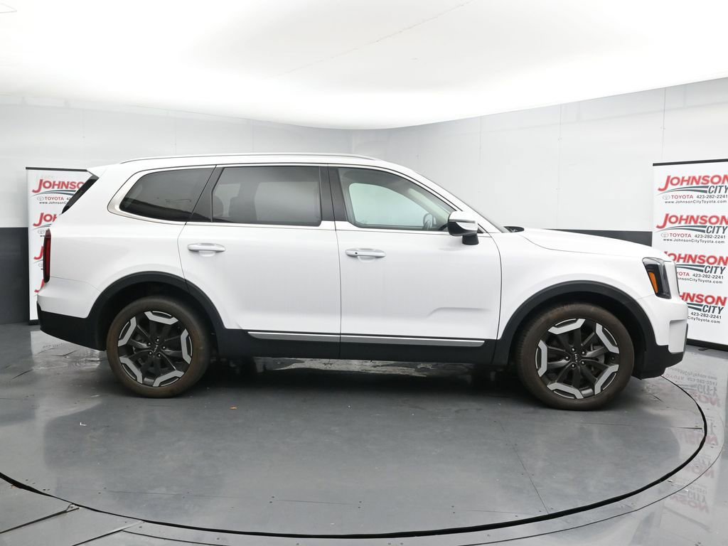 Used 2024 Kia Telluride S image 9