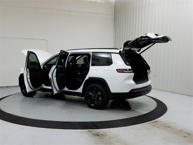 Used 2025 Jeep Grand Cherokee L Altitude image 13