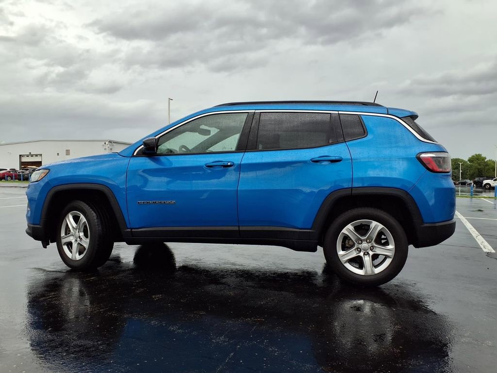 Used 2023 Jeep Compass Latitude w/ Convenience Group AWD/4WD image 28