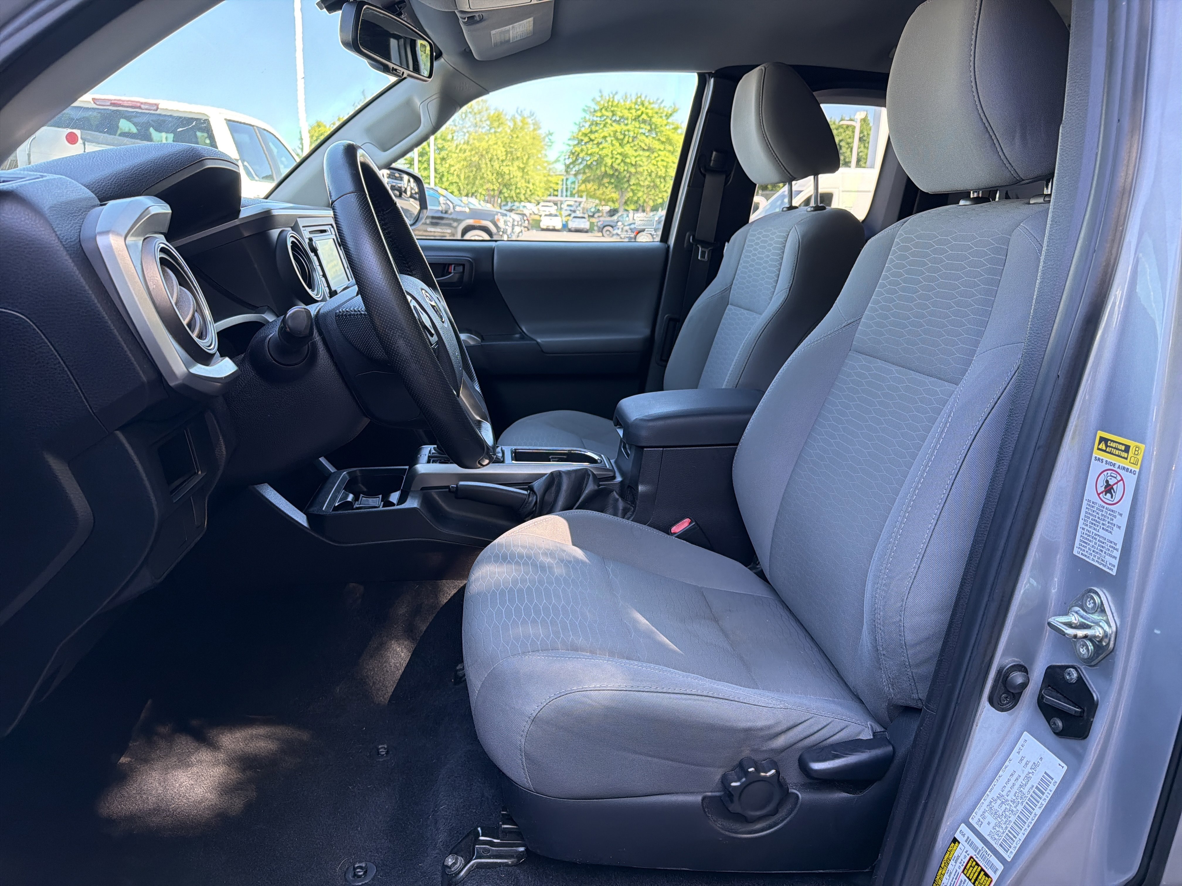 Used 2016 Toyota Tacoma SR5 w/ SR5 Appearance Package (SN) RWD image 16
