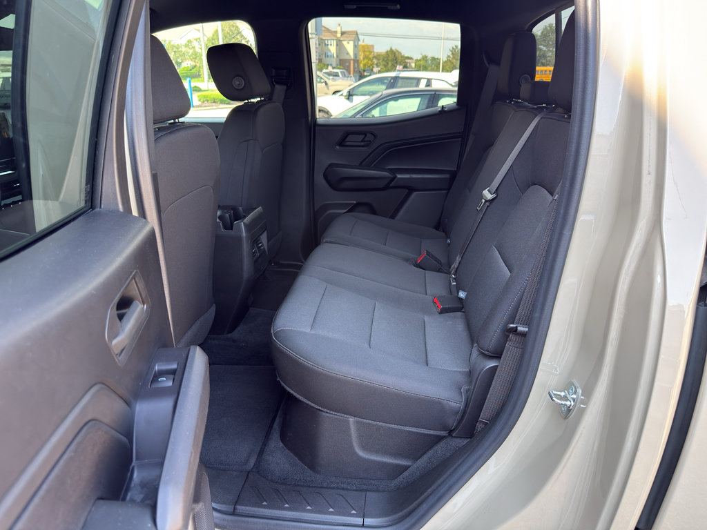 Used 2023 Chevrolet Colorado Trail Boss AWD/4WD image 31