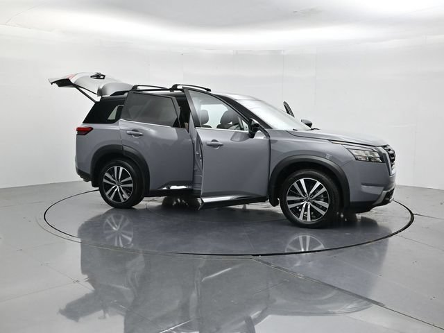 Used 2025 Nissan Pathfinder Platinum FWD image 54