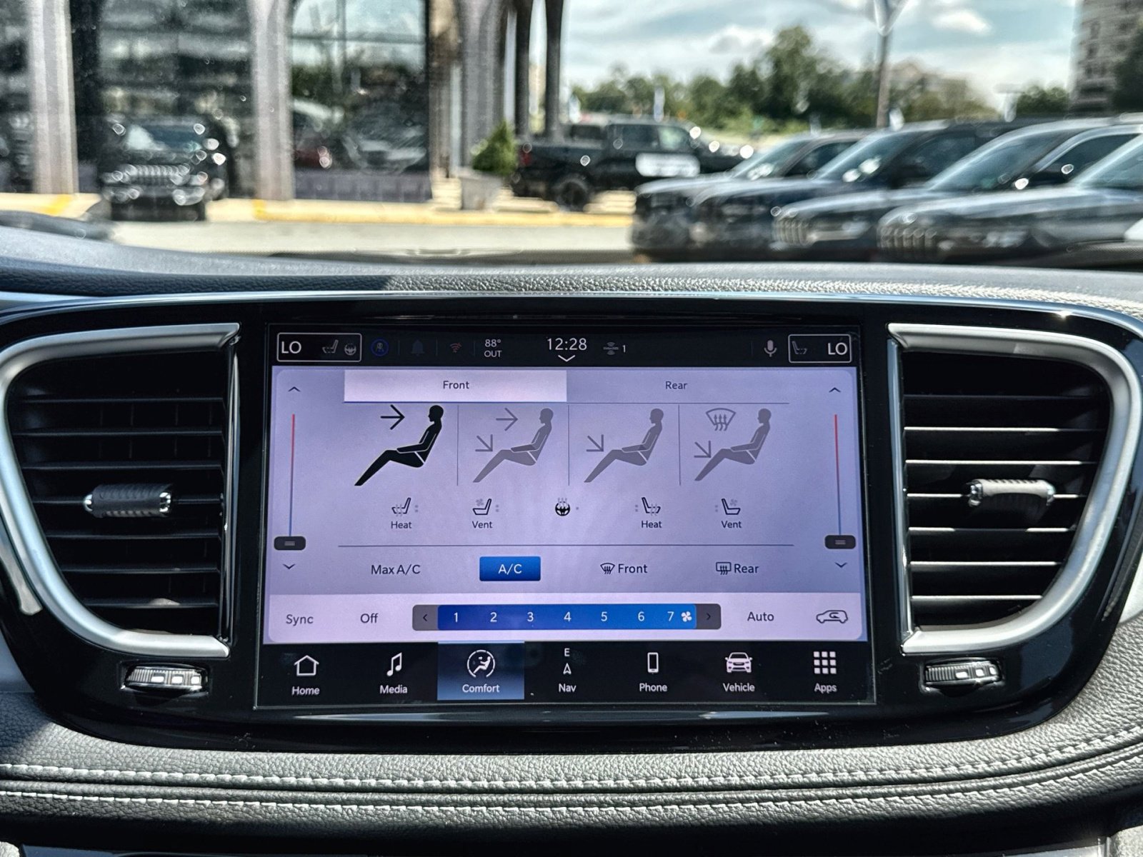 New 2026 Chrysler Pacifica Limited w/ S Appearance Package image 21