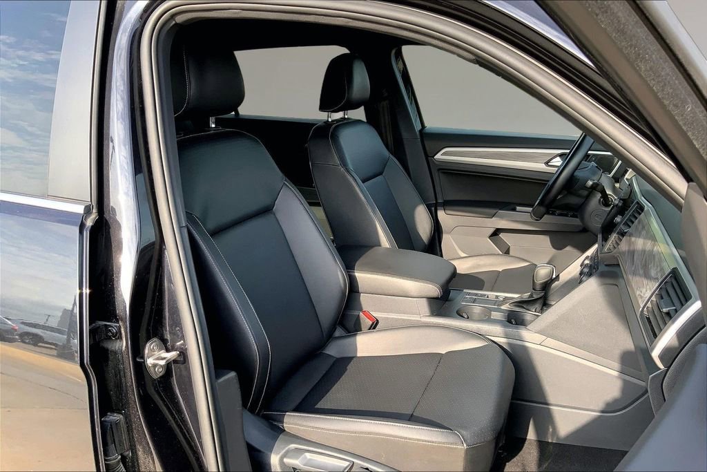 Used 2020 Volkswagen Atlas Cross Sport SE w/ Towing Package image 7