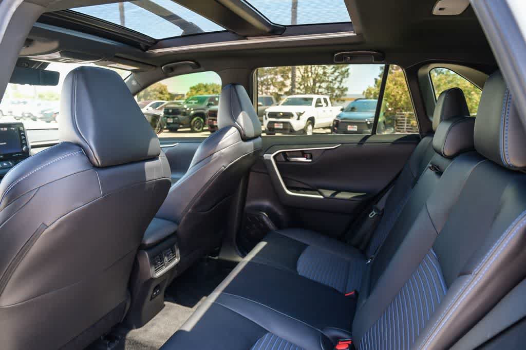 Used 2022 Toyota RAV4 XSE AWD/4WD image 18