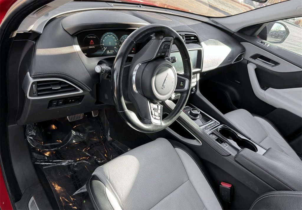 Used 2017 Jaguar F-PACE R-Sport image 17