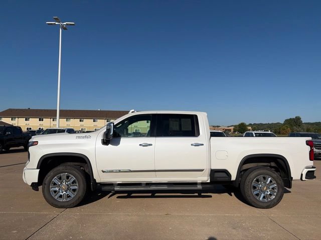 Used 2024 Chevrolet Silverado 2500 High Country w/ High Country Premium Package AWD/4WD image 8