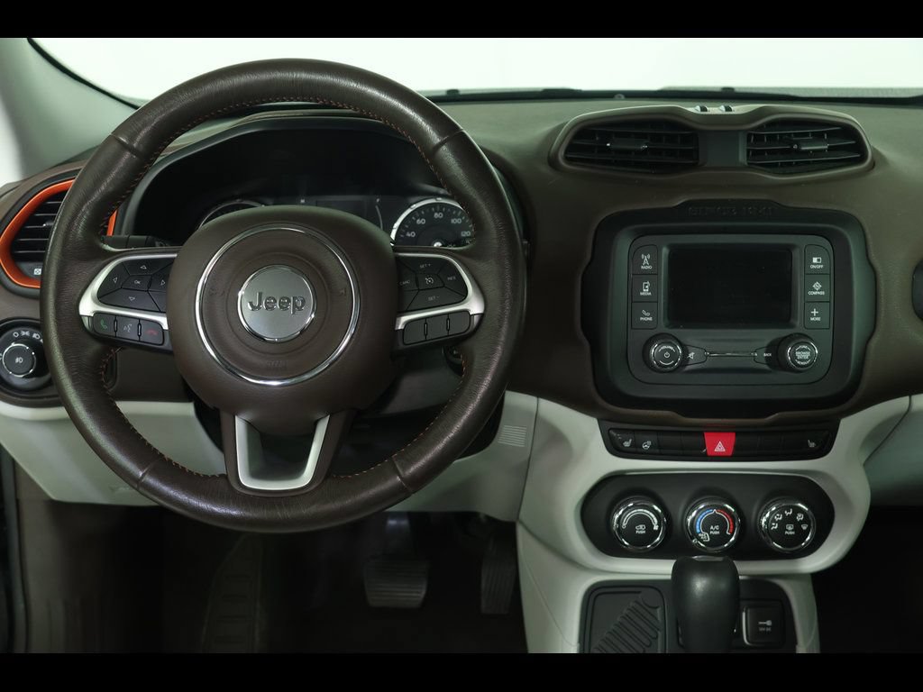 Used 2015 Jeep Renegade Latitude w/ Cold Weather Group FWD image 10