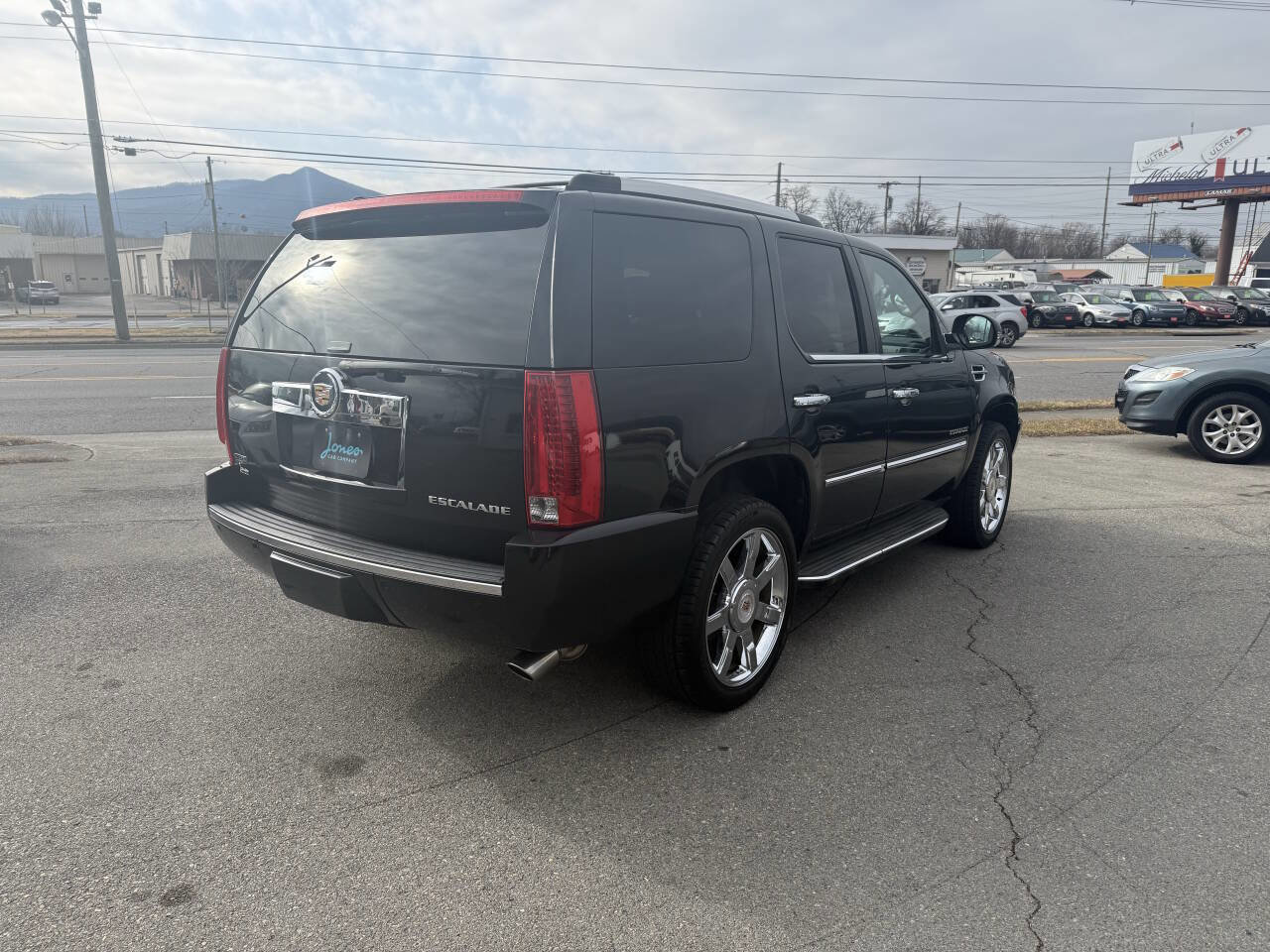 Used 2012 Cadillac Escalade Luxury image 6