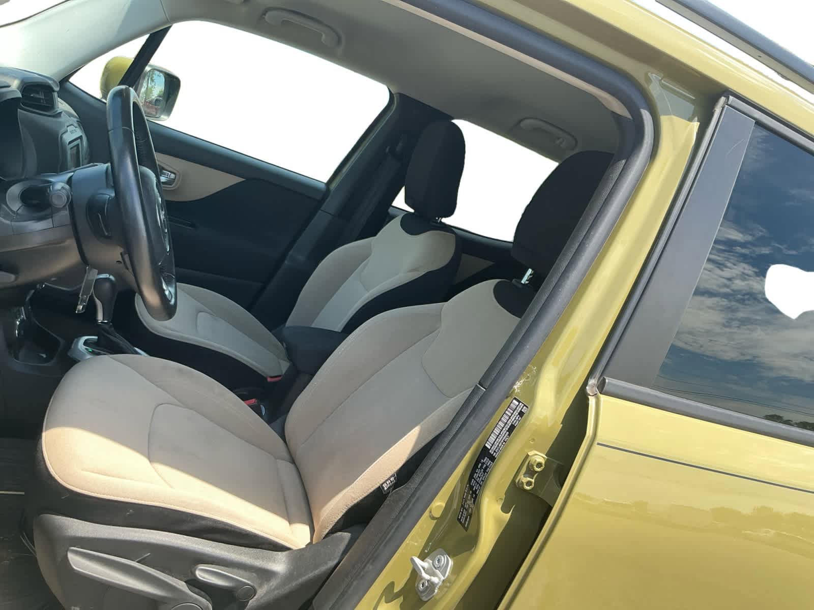 Used 2015 Jeep Renegade Latitude AWD/4WD image 9