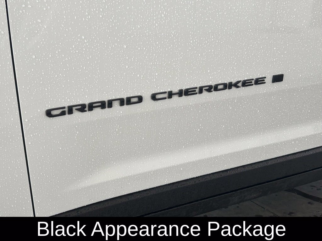 Used 2024 Jeep Grand Cherokee L Limited w/ Black Appearance Package RWD image 15