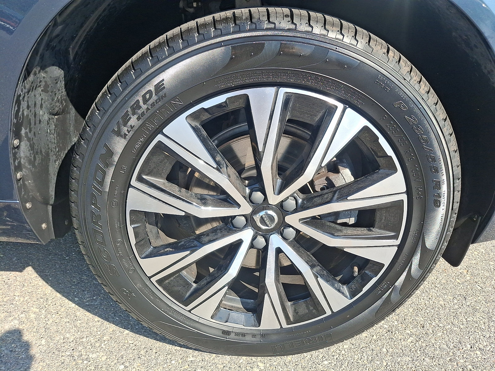 Certified 2024 Volvo XC60 B5 Core w/ Protection Package Premier AWD/4WD image 8