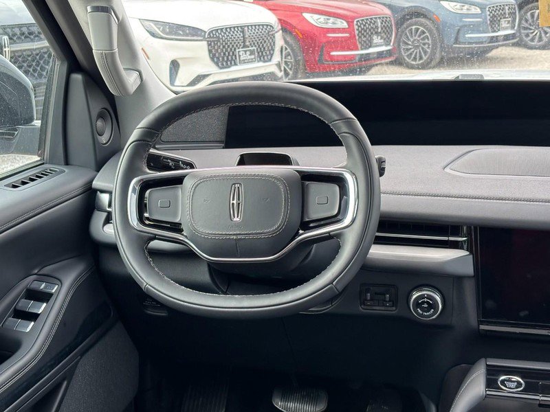 New 2025 Lincoln Navigator Reserve image 13