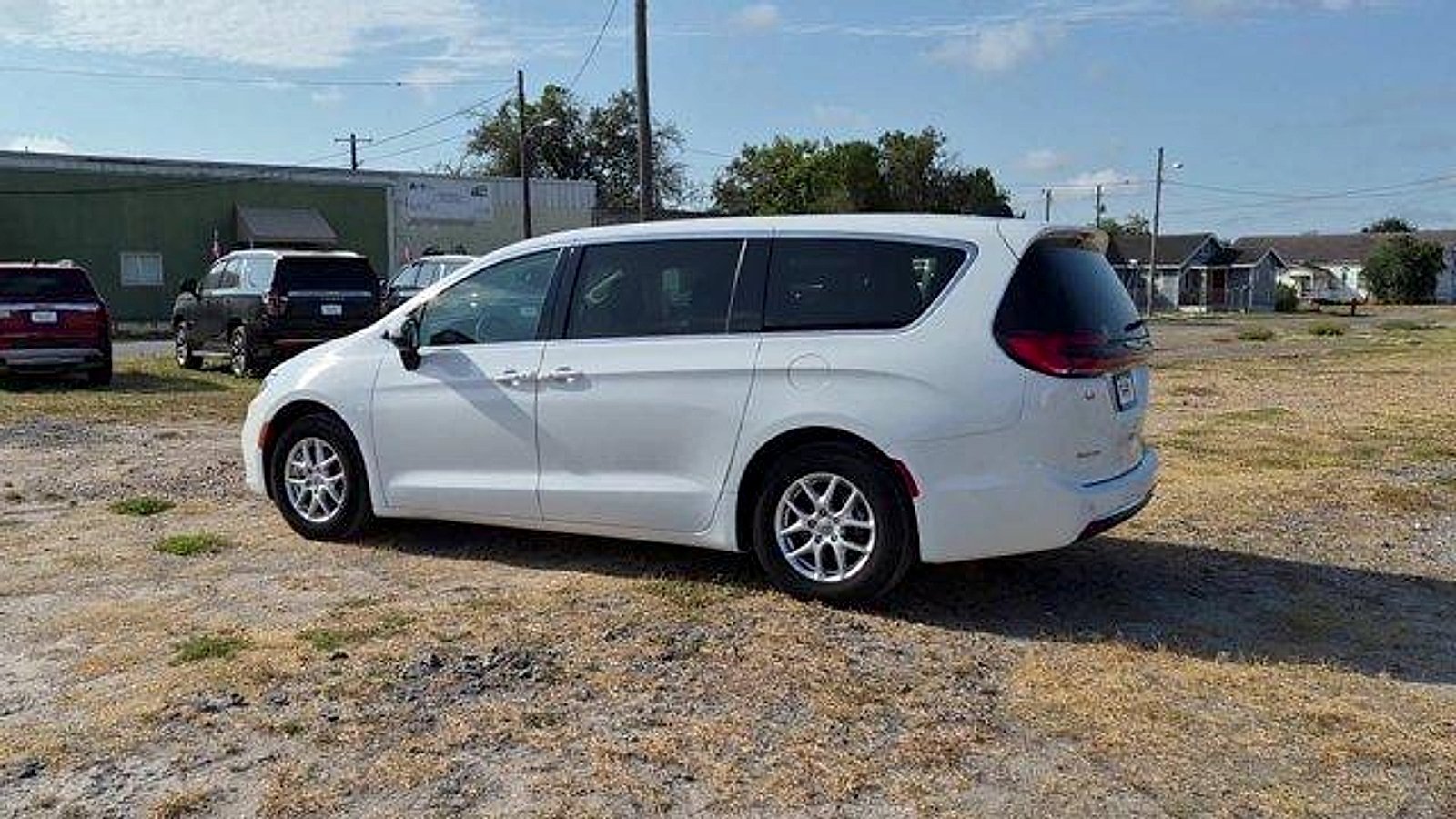 Used 2023 Chrysler Pacifica Touring-L FWD image 6