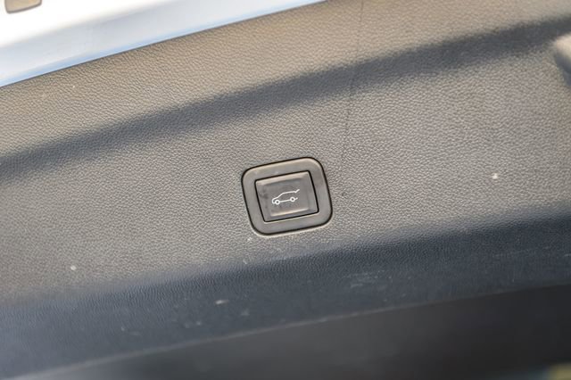 Used 2023 Chevrolet Suburban Premier image 12