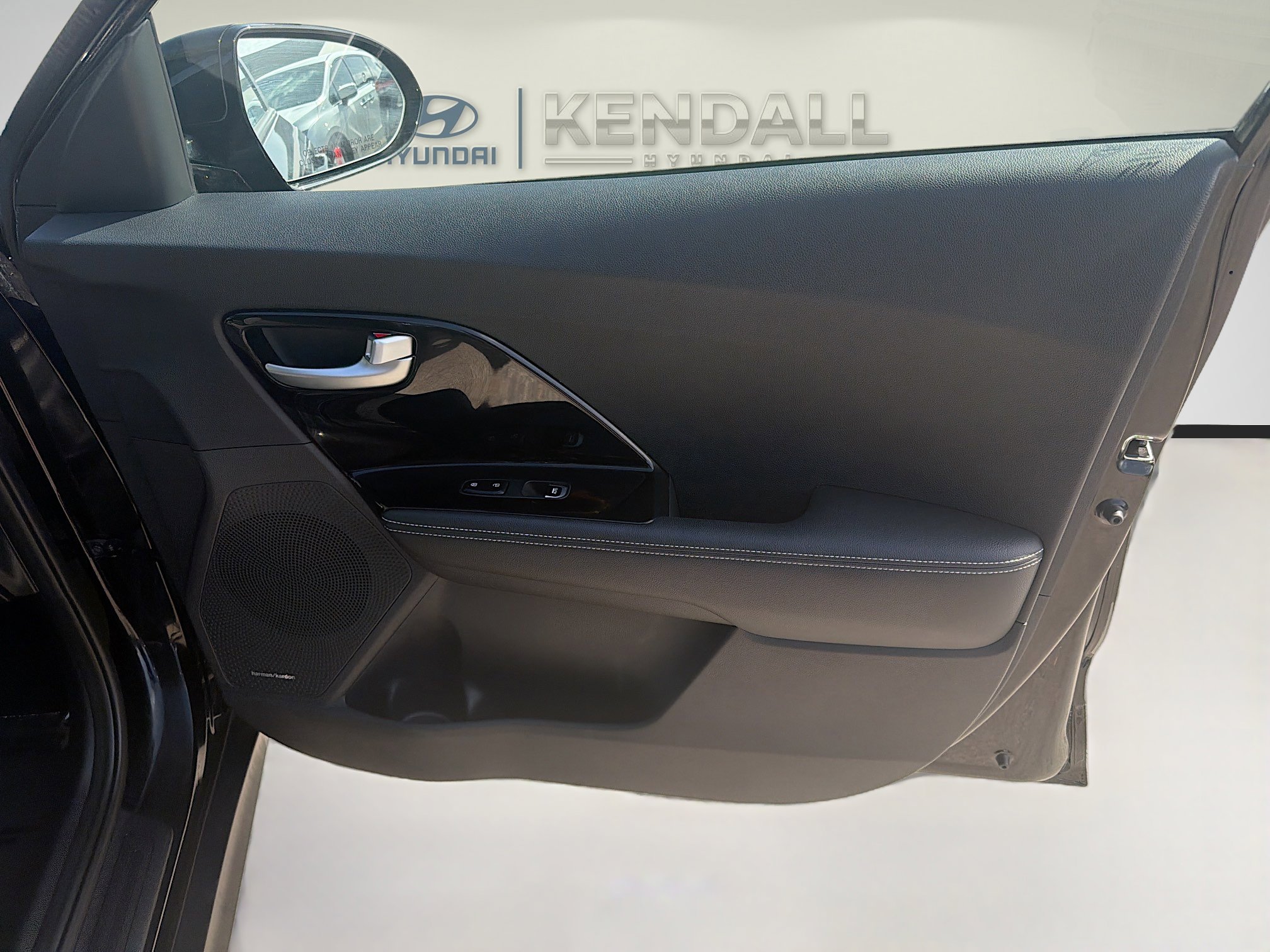 Used 2022 Kia Niro EX image 32