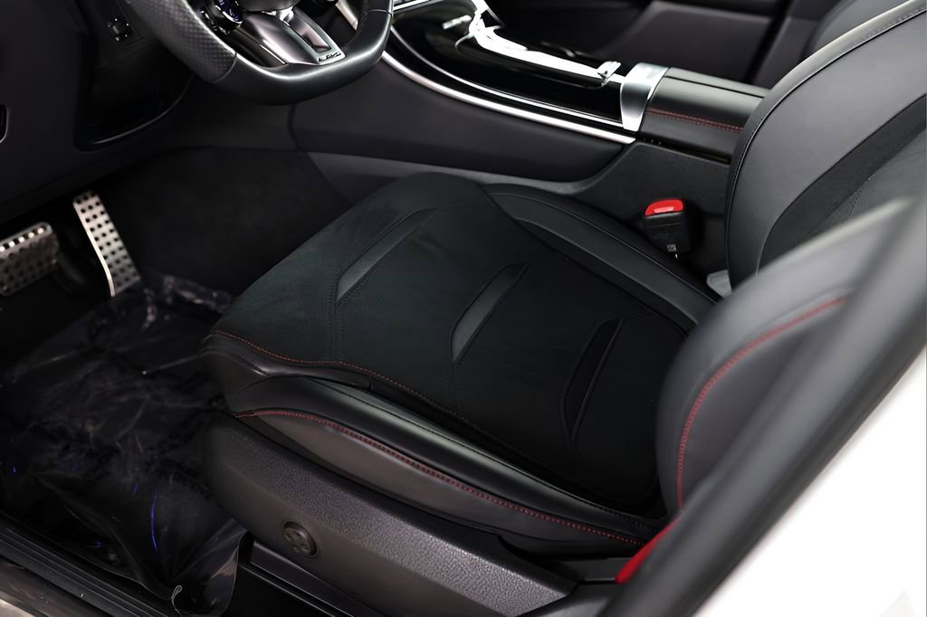 Used 2025 Mercedes-Benz GLC 43 AMG 4MATIC image 32