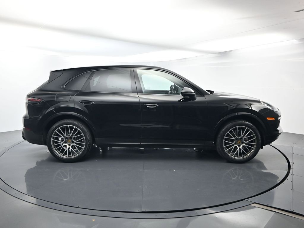 Certified 2023 Porsche Cayenne Platinum Edition image 16