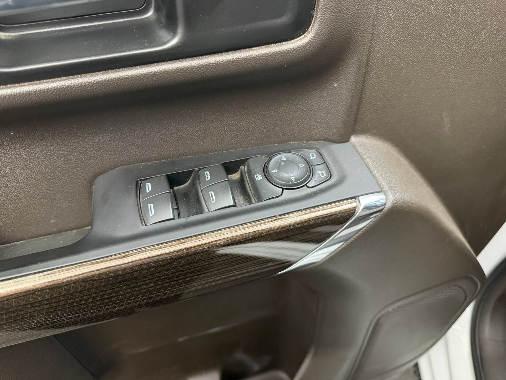 Used 2021 Chevrolet Silverado 1500 LT AWD/4WD image 12
