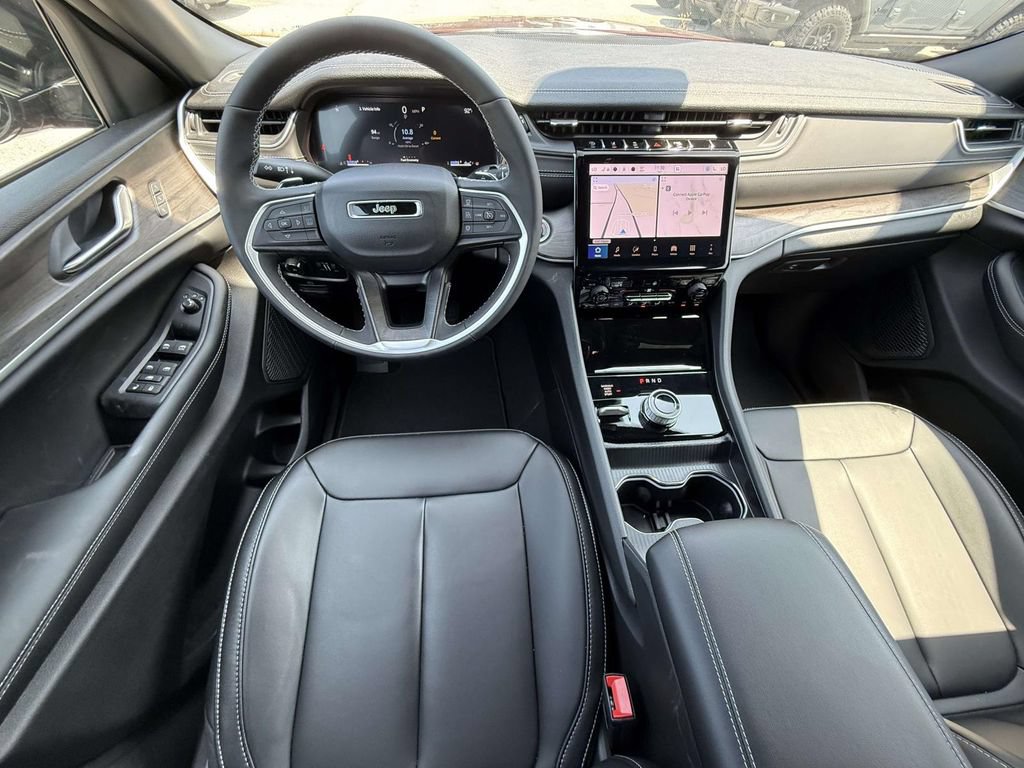 New 2025 Jeep Grand Cherokee Limited w/ Black Appearance Package AWD/4WD image 8