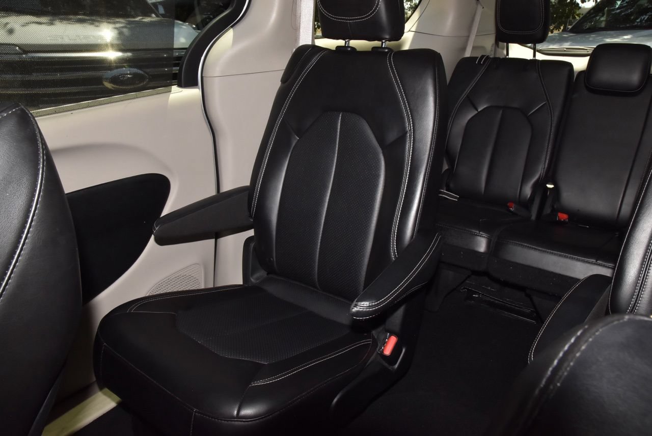 Used 2024 Chrysler Pacifica Touring-L FWD image 21