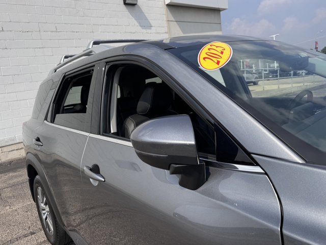 Used 2023 Nissan Pathfinder SL w/ Black Appearance Package image 8