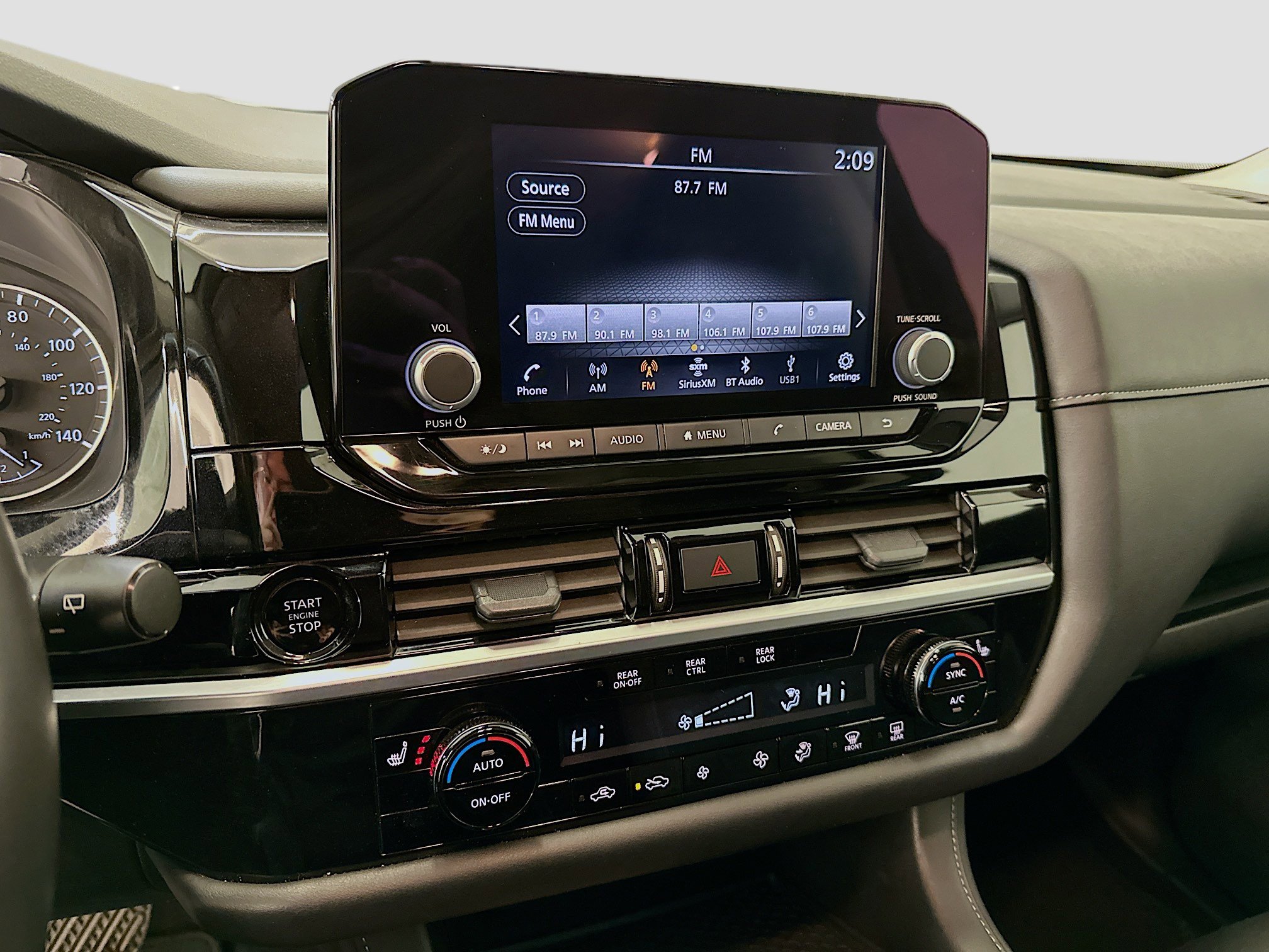 Used 2025 Nissan Pathfinder SV AWD/4WD image 25