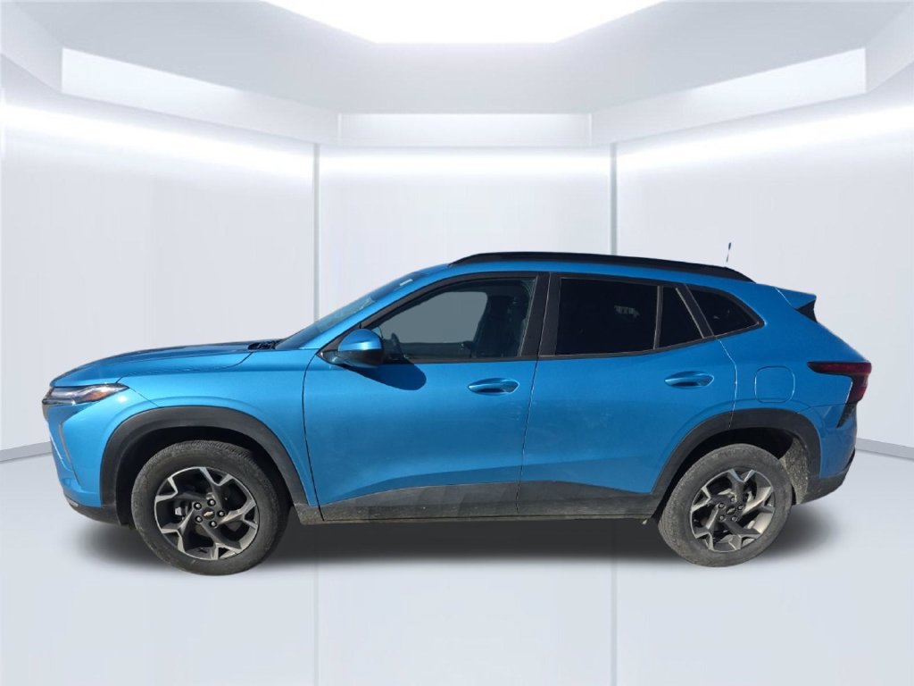 Used 2025 Chevrolet Trax LT w/ Driver Confidence Package FWD image 41