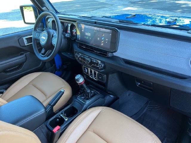 Used 2025 Jeep Wrangler Sport AWD/4WD image 38