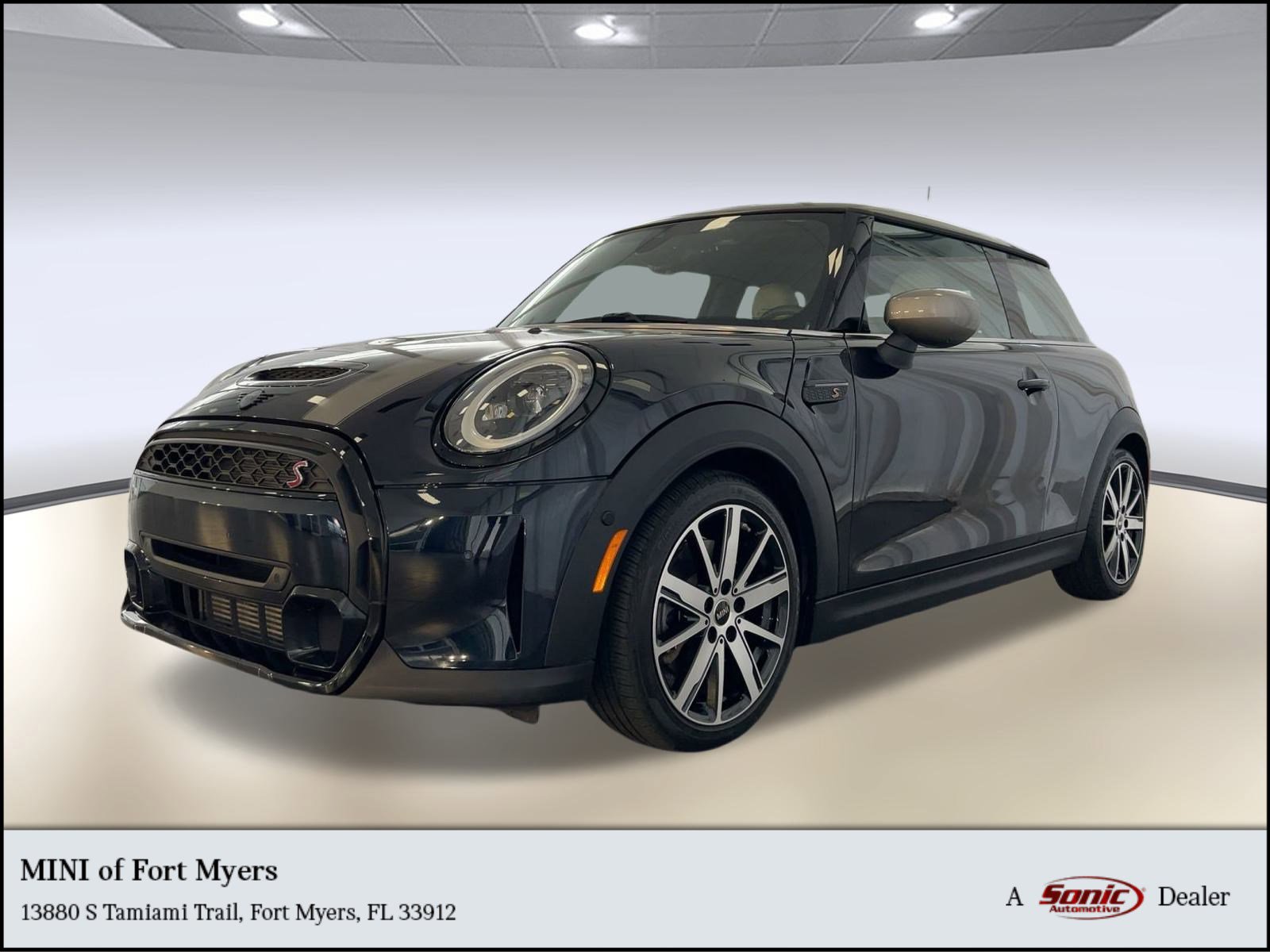 Used 2023 MINI Cooper S image 1