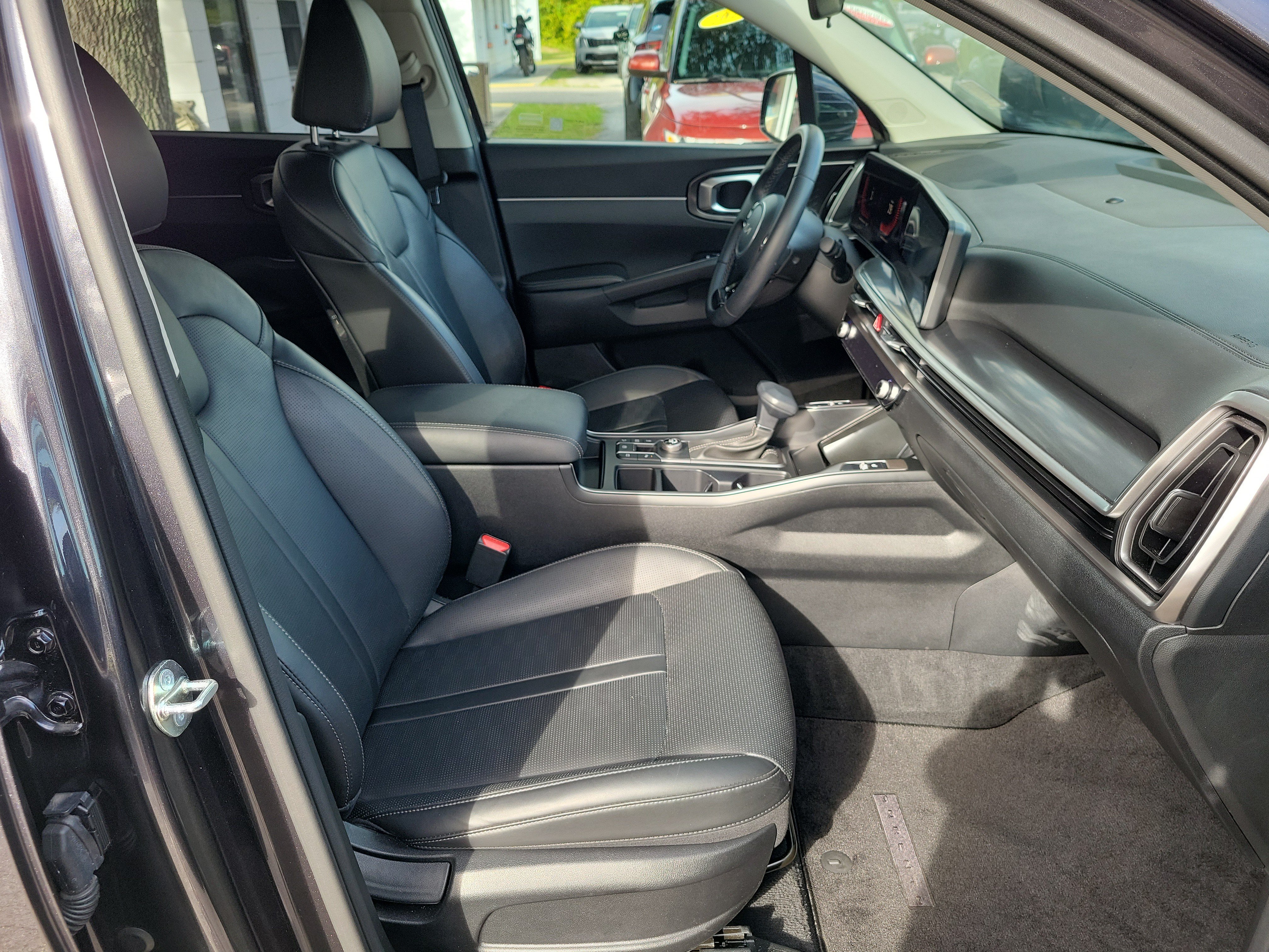 Certified 2025 Kia Sorento S w/ Panoramic Sunroof Package FWD image 5