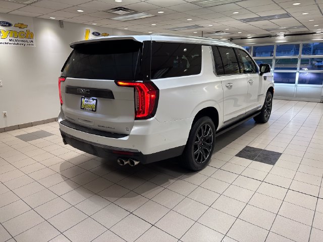 Used 2024 GMC Yukon XL Denali Ultimate AWD/4WD image 32