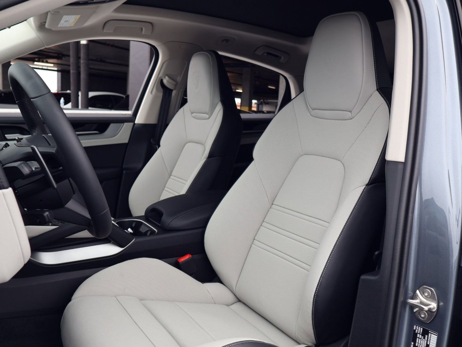 New 2026 Porsche Cayenne Coupe AWD/4WD image 5